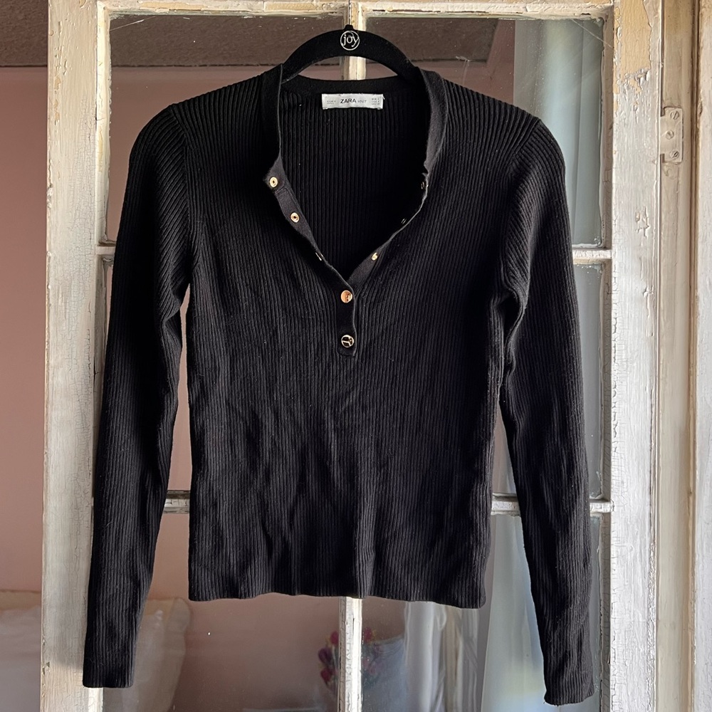 Zara Black Ribbed Knit Long Sleeve V-Neck Button Front Sweater Top